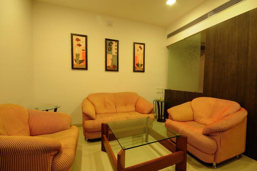 Hotel Surabhi Regency Anand Bagian luar foto